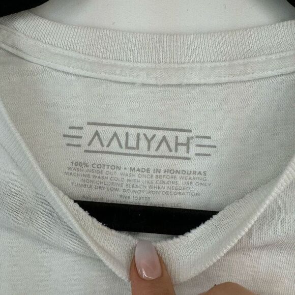 Aaliyah Womens White Concert R&B Singer Music Classic Graphic T-Shirt Small - Picture 3 of 6